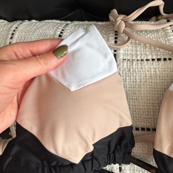 Chic Neutral Color-Block Bikini - Effortless Elegance for the Beach! - Picture 12 of 12